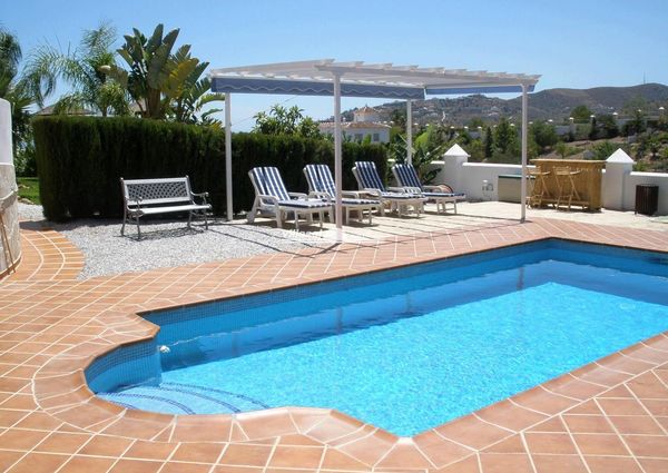 South facing apartment for rent situated in Frigiliana