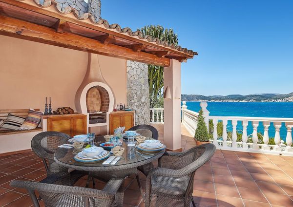 Frontline sea view Villa in Santa Ponsa to rent