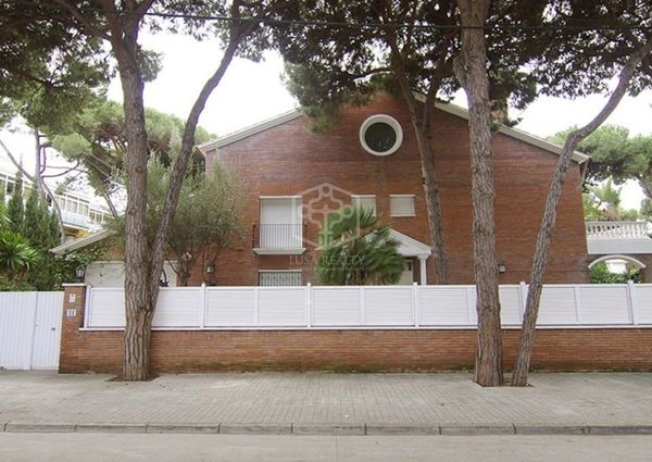 Family house near the beach in Castelldefels