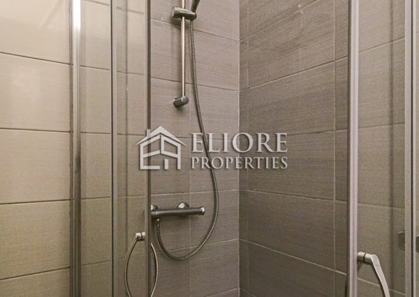 Habitacion en Alquiler en El Borne recién renovada con techos altos y balcón al lado de la Ciutadella