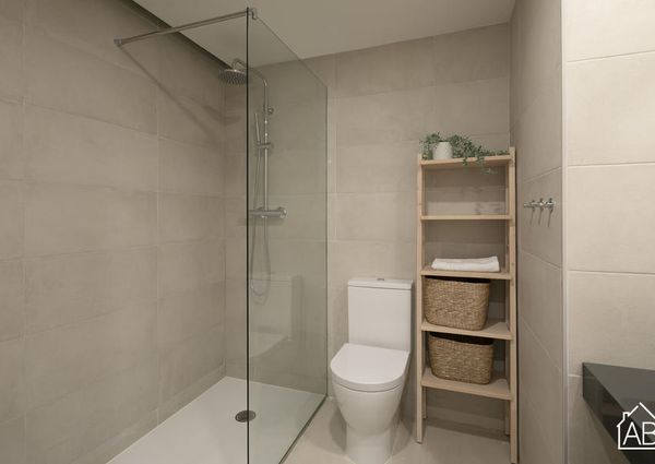 Beautiful 2 Bedroom Apartment with a Balcony and Communal Swimming Pool