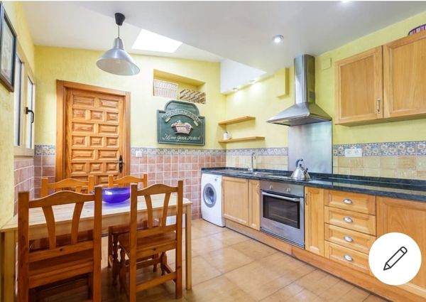 Se alquila para todo el año chalet en Benidorm