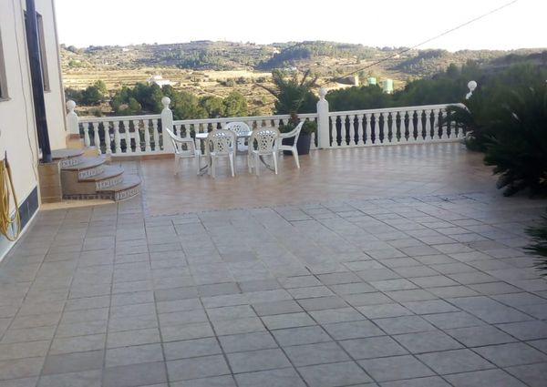 Se alquila para todo el año un estupendo Chalet adosado en Benissa