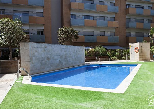 Bright and modern apartment with amazing pool in Vila Olímpica