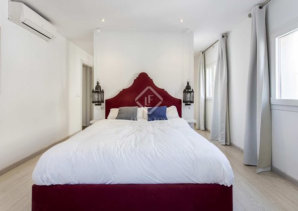 Excellent and spacious 135 sqm apartment with lots of natural light, for rent in the Gothic quarter, Barcelona