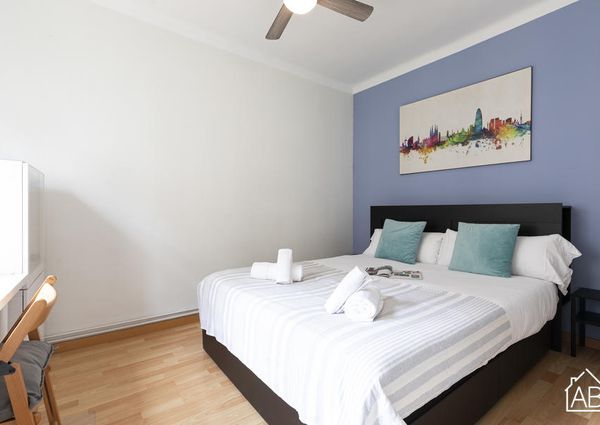 Spacious Three-Bedroom Eixample Apartment with Communal Terrace
