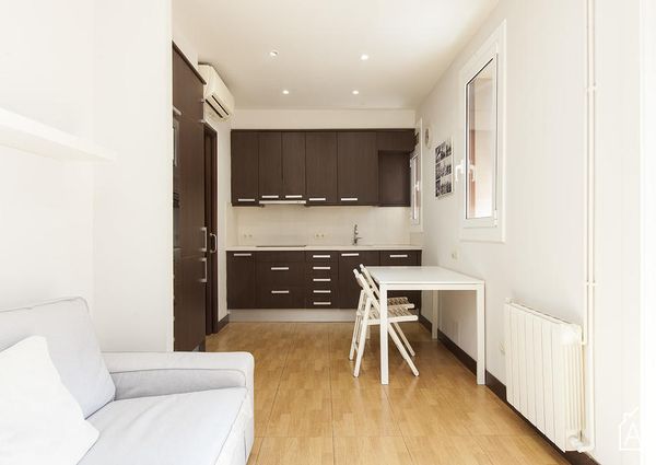 Cozy, contemporary apartment with perfect beach location