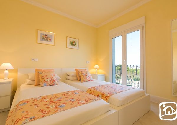 Rent villa LA CORONA
