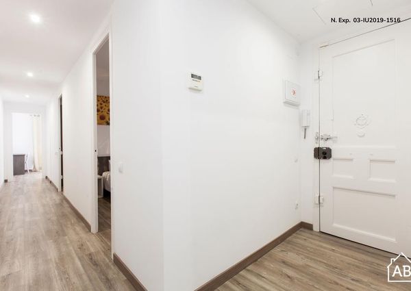 Beautiful 3-bedroom Apartment with a Balcony in Poble Sec