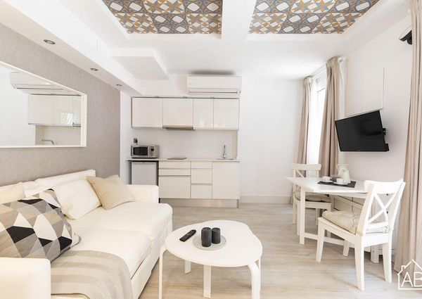 Stylish and Comfortable One-Bedroom Apartment Just Two Minutes from Beach