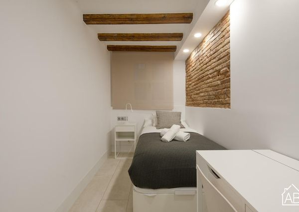 Minimalist and Modern Two Bedroom Apartment in the City Center