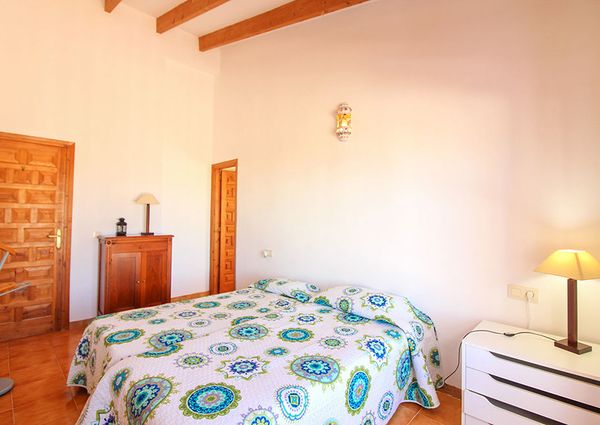 Se alquila para todo el año un estupendo chalet en Calpe