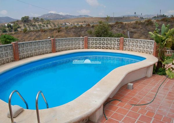 Villa within walking distance to Nerja, available for a long term rental