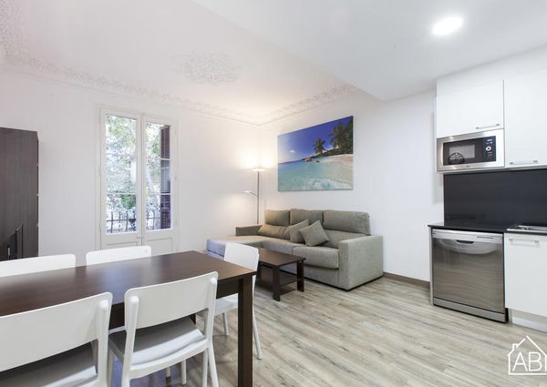 Spacious 3-bedroom Apartment with a Private Terrace in Poble Sec