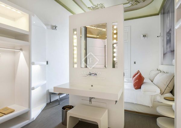 Spectacular 150m2 apartment with two bedrooms with bathroom en suite for rent in La Dreta de l'Eixample.