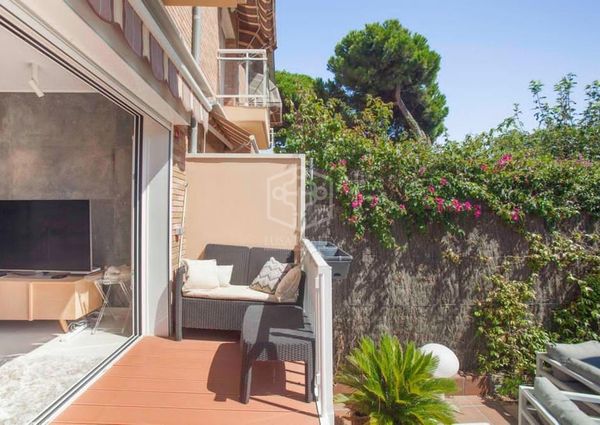 Semi-detached house for rent on the first sea-line in Gava Mar, Costa Garraf
