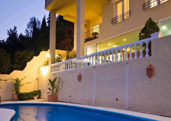 Detached villa with stunning panoramic views for winter rental