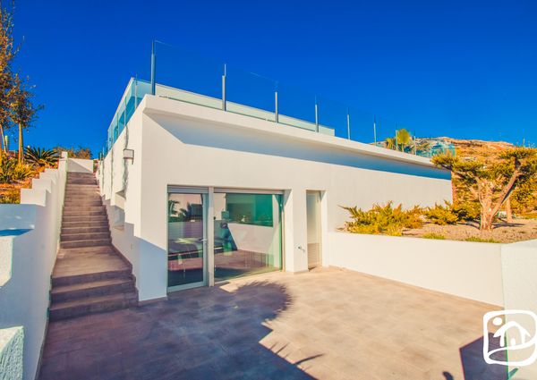Rent villa NEVIS
