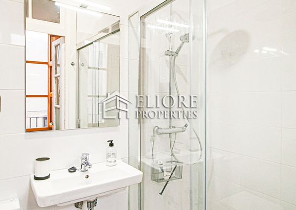 Renovated and furnished in the best area of the Gothic Quarter