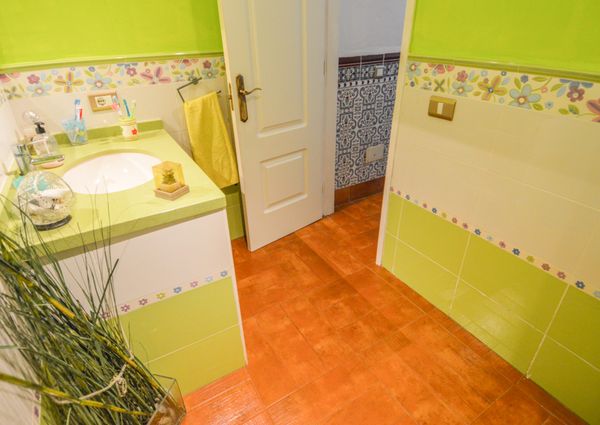 Apartment with terrace, garden and sea views, in Los Caideros