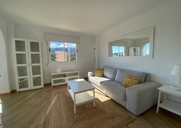 Apartment for rent in Cala Major with 2 bedrooms and sea views