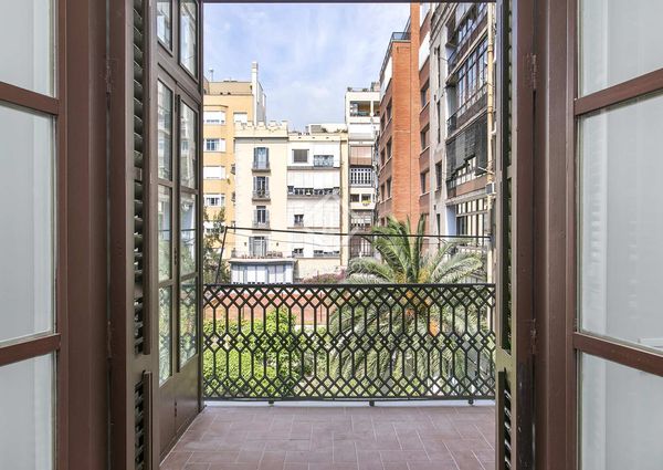 Renovated 2-bedroom apartment with a terrace for rent, Carrer Mallorca