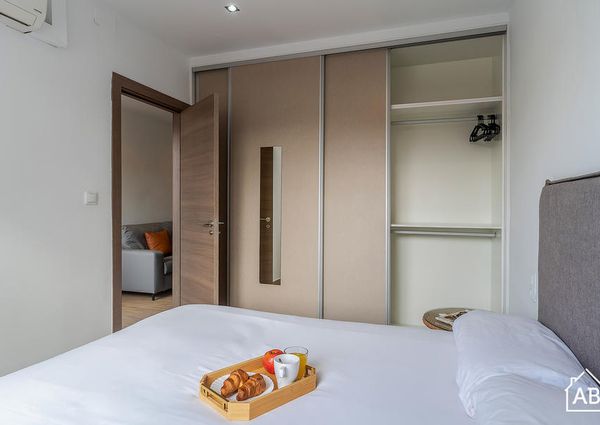 Bright and spacious 4-bedroom apartment near to Las Ramblas