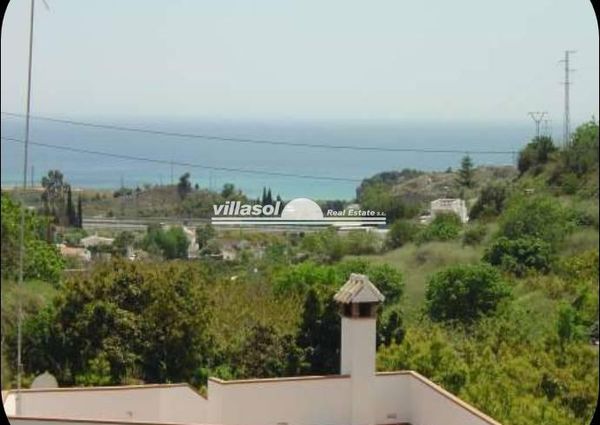 A detached single story villa with excellent sea views, bbq and pool for winter rental.