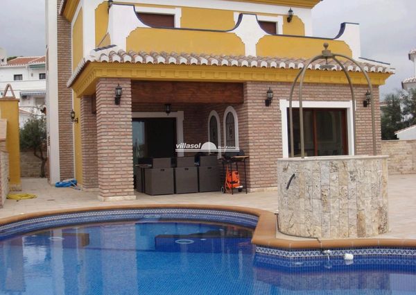 A  Detached Villa Close To The Beach in Nerja for winter rental