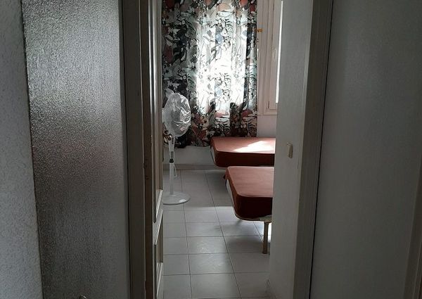 Se alquila para todo el año un estupendo apartamento con piscina en la zona de El Montgo Dénia