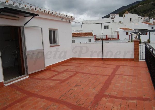 Townhouse in Canillas De Aceituno, Inland Andalucia at the foot of the mountains
