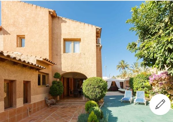 Se alquila para todo el año chalet en Benidorm