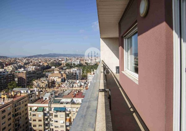 Duplex penthouse for rent with views by Monumental Barcelona