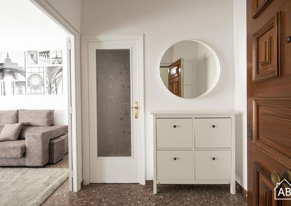 Bright & Spacious 3-Bedroom Apartment with Balcony in Gràcia