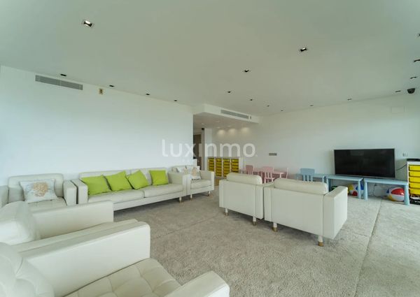 Penthouse overlooking the sea for rent in Mascarat