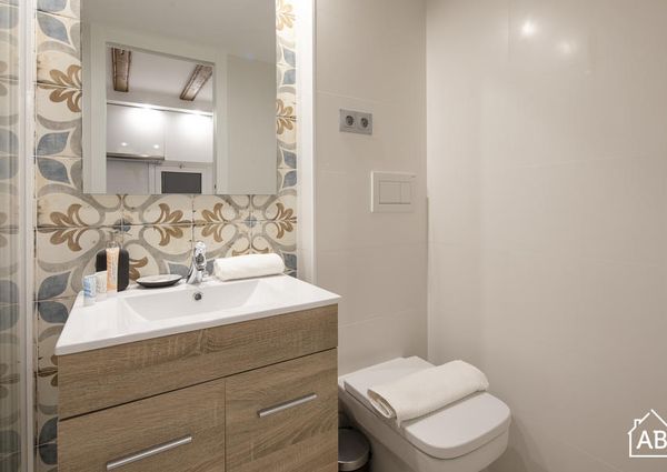 Bright Modern and Trendy Two Bedroom Apartment in the heart of Barcelona