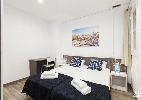 Modern 3-bedroom Apartment with a Balcony in Poble Sec