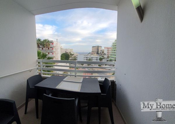 Top floor apartment with sea views just a few steps away from the beach