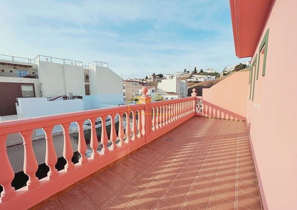 (NPSL2118) Penthouse for Long Term Rental in Caleta de Vélez