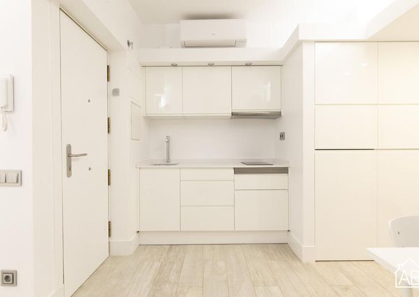 Modern One-Bedroom Apartment in Barceloneta