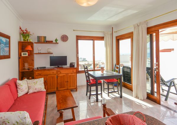 Apartment with sunny terrace and views, near the beach in Puerto Rico