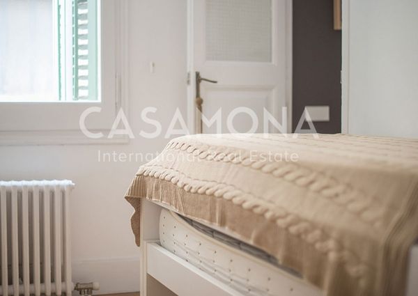 Modern 3 Bedroom Apartment with Private Terrace in Eixample