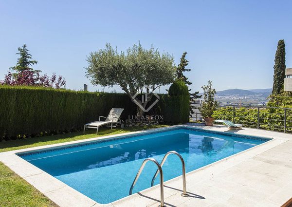 Excellent 5 Bedroom house / villa with 500m² garden for rent in Sant Just, Barcelona