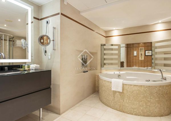 Luxury 2-bedroom presidential suite with views for rent in Diagonal Mar, Barcelona