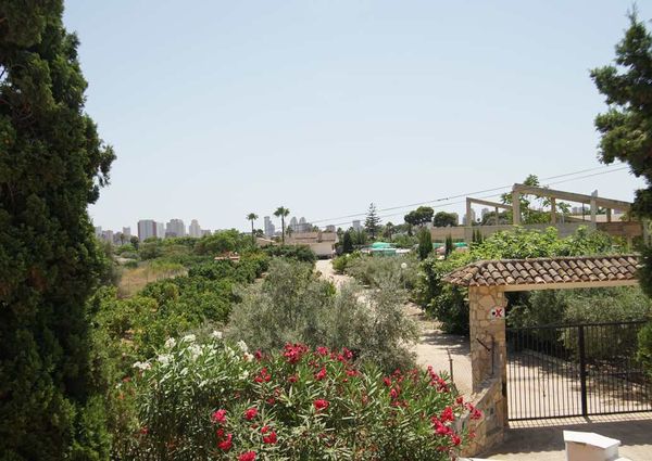 Unfurnished Semi Detached Villa  For Long Term Rental