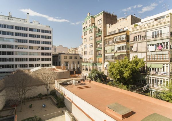 Unfurnished 2 bedroom apartment for rent Eixample