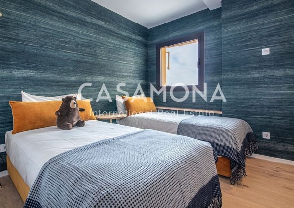 Designer 2 Bedroom Apartment with Balcony and Spectacular Views in Barceloneta