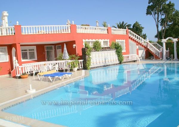 Soleado estudio en edificio con piscina climatizado y jardines tropicales
