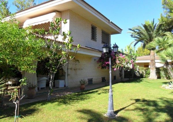 7 Bedrooms Villa in Albir