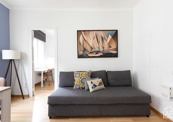 Spacious Three-Bedroom Eixample Apartment with Communal Terrace
